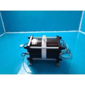 Pompes IWAKI, Pompe à soufflets IWAKI PA-2E-1, Pompe pneumatique à soufflets, utilisée comme telle que livrée, pièces d'équipement semi-conducteur d'occasion - Product Image 1