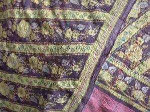 Proveedor Mayorista de Mantas Kantha Vintage Hechas a Mano para Decoración Bohemia del Hogar y Edredones Reversibles Sostenibles - Product Image 5