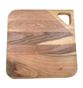 Planche à découper rectangulaire bicolore en bois de manguier avec poignée triangulaire aux coins, plateau de service plat pour pain et pâtisserie, compatible lave-vaisselle - Product Image 4