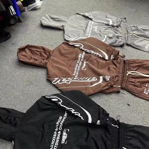 Conjunto deportivo personalizado de gran tamaño, pantalones deportivos holgados de nailon, conjunto de dos piezas para correr, chándal cortavientos de nailon para hombre - Product Image 2