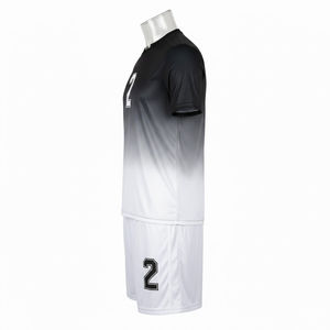 Uniforme de Fútbol Sublimado Personalizado 100% Poliéster, Transpirable, de Secado Rápido, Conjunto de Equipación Deportiva con Degradado Blanco y Negro - Product Image 3