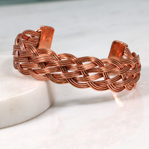 Bracelet manchette tressé en fil de cuivre fait main – Bijou bohème pour hommes et femmes – Jonc ajustable en métal tressé - Product Image 3