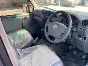 Toyota Land Cruiser Pickup 2013 Usada en Muy Buen Estado en Venta - Product Image 6