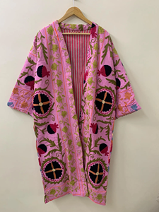Robe kimono élégante en velours brodé Suzani de qualité supérieure, écologique, blanc et noir, style bohème, pour l'hiver - Product Image 2
