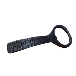 Ouvre-bouteille élégant en fer avec finition noire mate, idéal pour la décoration de bar, accessoires de bar, ouvre-bouteille pour bière, ouvre-bouteille pour vin - Product Image 1