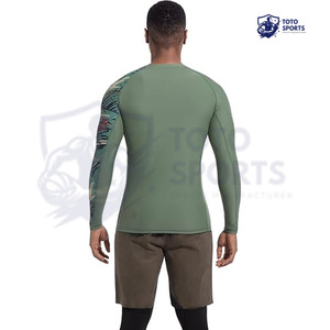 Chemise de compression professionnelle à manches longues, douce, respirante, coupe ajustée, confortable, légère, design personnalisé, rashguard pour homme - Product Image 2