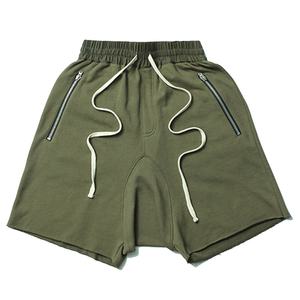 กางเกงขาสั้นผู้ชายผ้าฝ้ายลําลองพร้อมกระเป๋าด้านหลังสองใบพิเศษ: สะดวกสบาย มีสไตล์ และใช้งานได้ดีสําหรับเสื้อผ้าผู้ชายที่สวมใส่ทุกวัน - Product Image 1