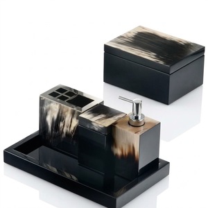 Ensemble d'accessoires de salle de bain de style européen en cinq pièces, écologique, en corne noire et bois incrusté, avec verre décoratif, pour hôtel et usage domestique - Product Image 1
