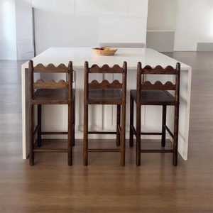 Taburete de bar de madera con estructura de madera maciza, muebles de cocina modernos de lujo, colores personalizados, muebles de alta gama para hostelería. - Product Image 2