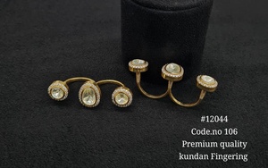 แหวนนิ้วมือแบบ Kundan ชุบทองเหลืองประดับด้วยหินสามเม็ด เครื่องประดับสำหรับผู้หญิงสำหรับงานปาร์ตี้ งานแต่งงาน ของขวัญ สไตล์หรูหรา - Product Image 6