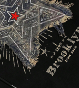 เสื้อฮู้ดดี้โอเวอร์ไซส์สั่งทำพิเศษ ผ้าฝ้ายฟลีซ 100% แต่งลายปะแบบดิสเทรส ทรงปกติ สกรีนลายด้วยเทคนิคซิลค์สกรีน - Product Image 6