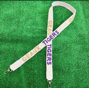 Cinturones de cuentas hechos a mano con diseño y forma personalizados, correas de guitarra de longitud personalizada y bolso con diseño de estrella bordado con cuentas. - Product Image 5