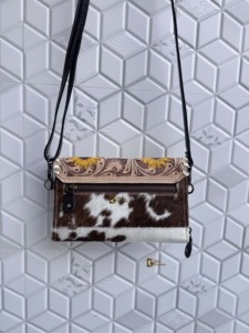 Dernier design : Étui de téléphone en cuir sculpté à la main, élégant et polyvalent, en cuir de vachette, motif tournesol, portefeuilles pour femmes - Product Image 3
