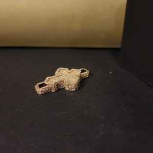 Colgante Adorable de Diamante Cultivado en Laboratorio, Chapado en Plata de Ley sobre Acero Inoxidable, Estilo Hip Hop, 1.5CT, Unisex, para Tu Ocasión Especial - Product Image 4