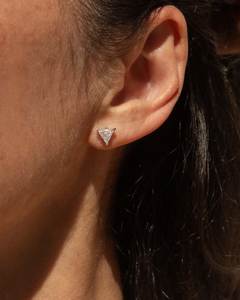 Boucles d'oreilles clous en diamant de laboratoire triangulaire, certifiées IGI DEF VVS VS, en or massif, vente en gros d'usine, fabricant de bijoux OEM ODM - Product Image 3