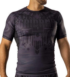 Diseña tu propia camiseta de rash guard personalizada para academia y gimnasio. Precio al por mayor. Camiseta de rash guard negra lisa para exteriores. - Product Image 1