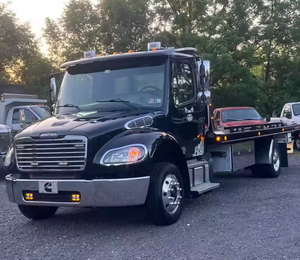 Camion de remorquage à plateau basculant Freightliner 2017 en excellent état - Moteur diesel Cummins, transmission automatique, camion d'occasion pour expédition mondiale - Product Image 2