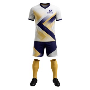 Vêtements de sport confortables pour hommes, uniforme de football 100% polyester, uniforme de football sur mesure pour hommes - Product Image 4