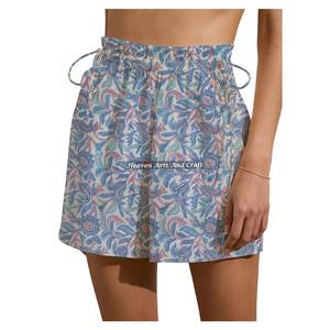 Shorts d'entraînement et de yoga pour femme, imprimés à la main au bloc, avec cordon de serrage, pour le week-end et l'été - Product Image 1