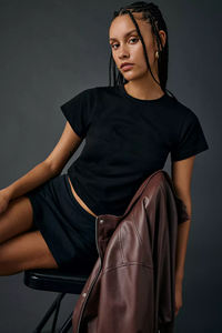 เสื้อยืดครอปผู้หญิง ผ้าฝ้าย 100% แขนสั้น ทรงเข้ารูป แฟชั่นสตรีทแวร์ เสื้อครอป ขายส่ง รับทำโลโก้ กราฟิก เสื้อยืดเรียบ - Product Image 2