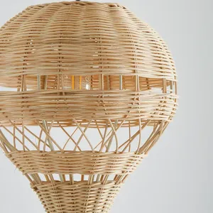 Lampe suspendue en rotin artisanal élégante et durable en forme de montgolfière pour chambre moderne - Product Image 2
