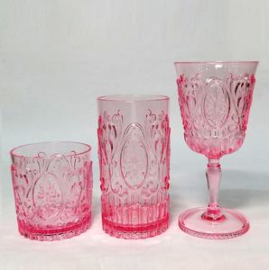 Verre à vin incassable en plastique gaufré rouge vintage de 12,5 oz pour les fêtes de Noël et les mariages - Product Image 3