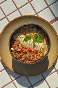 Bol léger en noix de coco poli fait main, jetable et écologique, idéal pour servir des salades et des plats, parfait pour offrir - Product Image 4