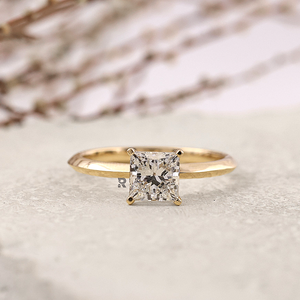 Anillo de Compromiso Solitario con Diamante Cultivado en Laboratorio en Forma de Princesa Alika, Certificado IGI, Claridad VS1, Color E, Oro Blanco de 14K/18K, Platino - Product Image 1
