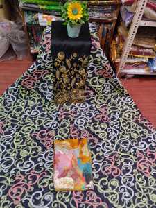 Vestido Somalí Tradicional de Última Moda y Calidad Superior, Diseño Geométrico con Bloques Multicolores y Jacquard Liso para Dirac - Product Image 5