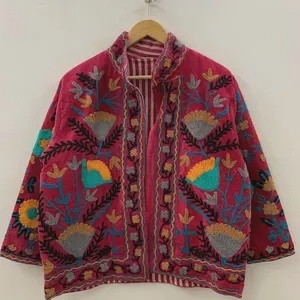 Chaqueta de Terciopelo Bordada Suzani Tradicional para Mujer, Chaqueta Corta Floral Hecha a Mano, Estilo Boho, Moda de Invierno, Precio de Fábrica - Product Image 2