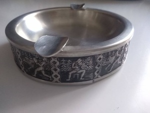 Cendrier en métal design avec couvercle, fait main, forme et taille personnalisées, pour cigarettes, fabriqué en Inde - Product Image 1