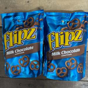 Flipz Pretzels de Chocolate con Leche 90g, Bocadillos Crujientes Recubiertos de Chocolate, Dulces y Salados, Venta al por Mayor, Caramelos Importados - Product Image 1