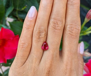 พลอยทับทิมสีแดงตัดเป็นลูกแพร์ขนาดตามสั่งสำหรับการออกแบบเครื่องประดับที่ดี - Product Image 2