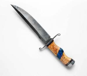 Herramienta Utilitaria para Exteriores de Acero de Damasco con Mango de Madera de Olivo y Resina Azul - Product Image 6