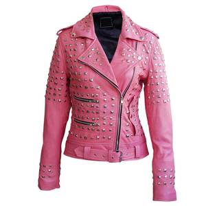 Chaqueta de Cuero de Lujo para Mujer, Estilo Rock Contemporáneo, Corte Ajustado con Detalles Metálicos Atractivos y Cremallera Frontal Resistente - Product Image 4