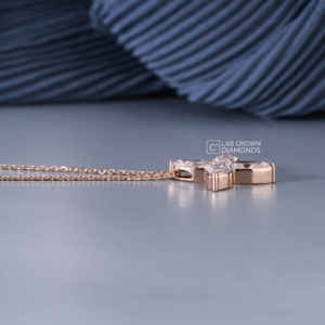 Pendentif de luxe en or rose 14 carats avec moissanite pour femme, orné de quatre pierres taille marquise, pesant un total de 3,67 carats (WT) - Product Image 5