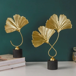 Statue de centre de table de luxe en métal doré à double feuille avec base noire solide de qualité supérieure pour console d'entrée et ensemble de salon (lot de 2) - Product Image 1