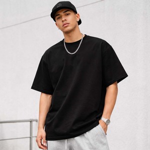 เสื้อยืดผู้ชายพิมพ์ลายกราฟิกโลโก้ตามสั่ง สีดำ ผ้าฝ้าย พิมพ์ลายด้านหลัง สไตล์สตรีทแวร์ แขนสั้น - Product Image 3