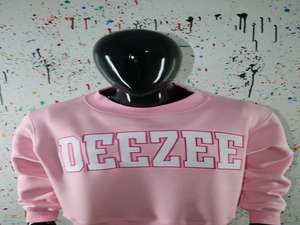 Sudadera DEEZEE PINK con Cuello Alto, 100% BLANCA, Apliques Bordados, Cuello Ancho, CLUSH SPORTS - Product Image 3