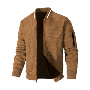 Chaqueta Bomber Acolchada Ligera, Corte Entallado, Unisex, Color Azul Marino, con Textura de Cuadrícula, Fabricada en Pakistán - Product Image 6