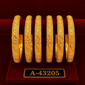 กำไลข้อมือทรงเรขาคณิตประดับเพชรซิร์คอนชุบทอง 24K หนา 0.3 มม. สำหรับผู้หญิง จาก MOLL JEWELLERS รับรองโดยบุคคลที่สาม เครื่องประดับงานแต่งงานสุดคลาสสิก - Product Image 4