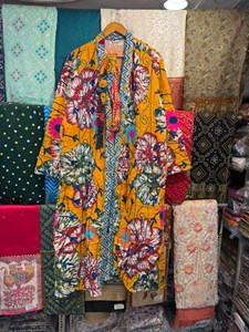 Bata Kantha Bordada a Mano con Diseño Floral Suzani, Chaqueta Kimono de Algodón Colorida, Camisón para Mujer - Product Image 2
