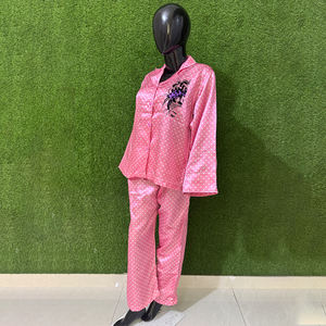 ชุดนอนแขนยาวสไตล์ใหม่สำหรับผู้หญิง สีชมพูขาวล้วน เอวยางยืด ปิดด้านหน้า ระบายอากาศได้ดี ผ้าฝ้าย 100% สำหรับสาวๆ - Product Image 2