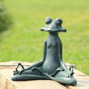 Sculpture de grenouille en métal faite à la main avec seau de plantes pour la décoration de jardin, pelouse et patio - Product Image 3