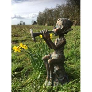 รูปปั้นพิกซี่ทำมือสำหรับตกแต่งสวน ผิวสัมผัสสีบรอนซ์ - Product Image 3
