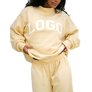 Sudadera Varsity Personalizada con Cuello Alto y Forro, con Parche Bordado y Ribete en Contraste para Invierno - Product Image 1