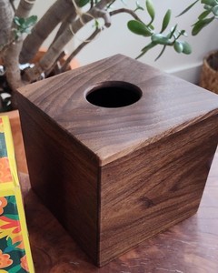 Porta Servilletas de Madera con Cubiertas Adhesivas para Estantes y Bandeja Organizadora para Baño, Dormitorio o Cómoda - Product Image 3