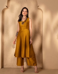 Kurta KV Mustard Deep Back Tie Up avec Palazzo - Product Image 4