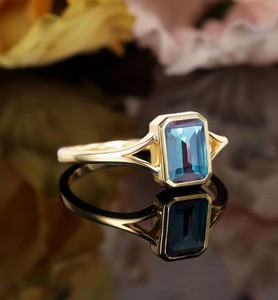 <b>Emerald</b> Cut Alexandrite Luxury Wedding Engagement <b>Ring</b> in 925 <b>Silver</b> with Color Change Gemstone for Women - Product Image 6