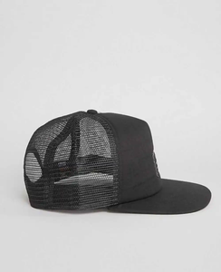 Gorra de béisbol elegante con un ajuste moderno y un acabado suave que brinda comodidad y confianza a cada gorra de béisbol de cinco piezas. - Product Image 2